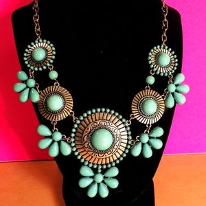 Round Floral Gemstone Bibb Necklace Silver/Blue